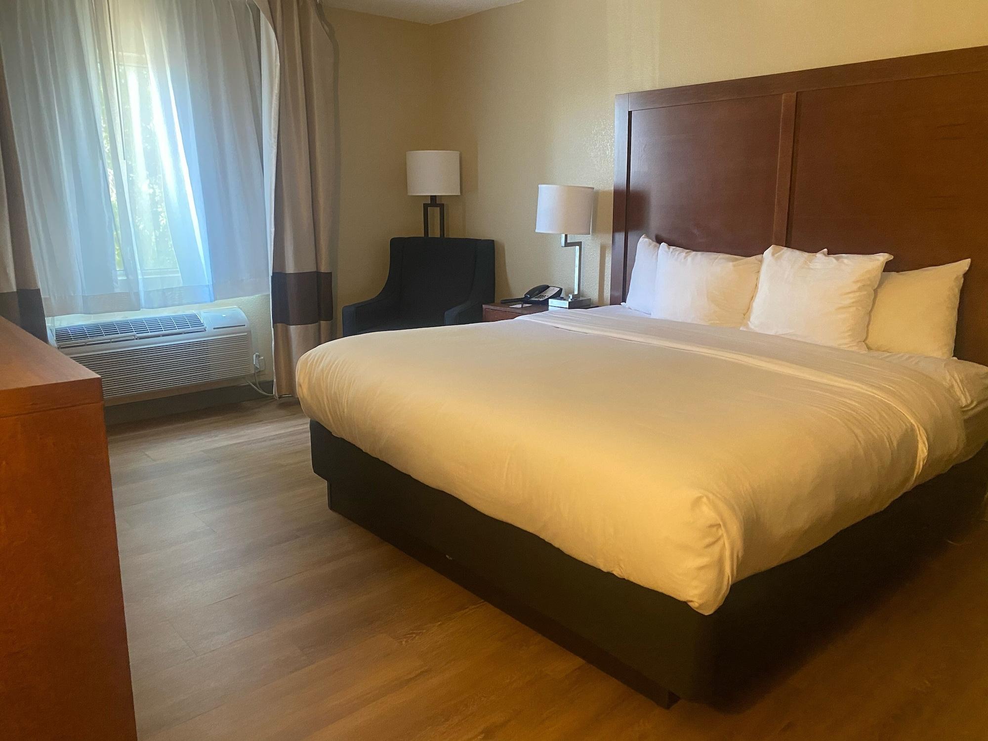 Comfort Inn & Suites Phoenix North - Deer Valley Extérieur photo