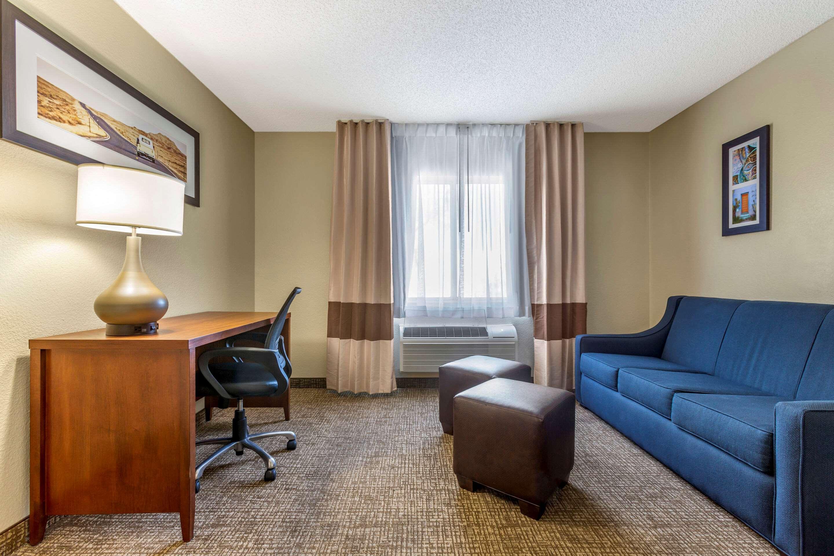 Comfort Inn & Suites Phoenix North - Deer Valley Extérieur photo