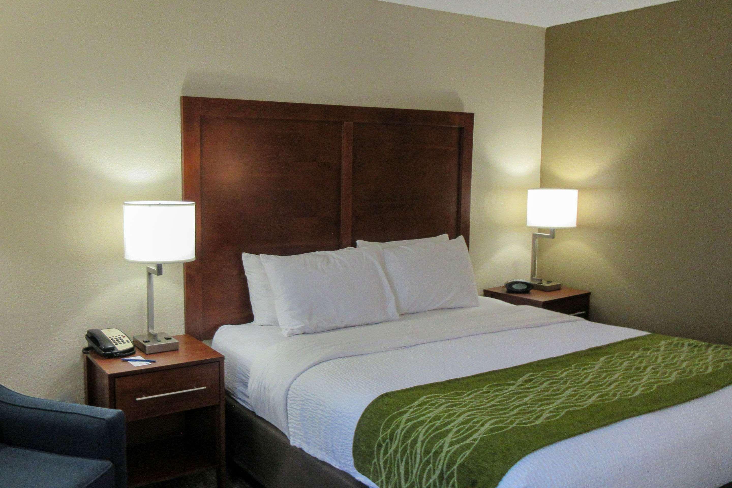 Comfort Inn & Suites Phoenix North - Deer Valley Extérieur photo