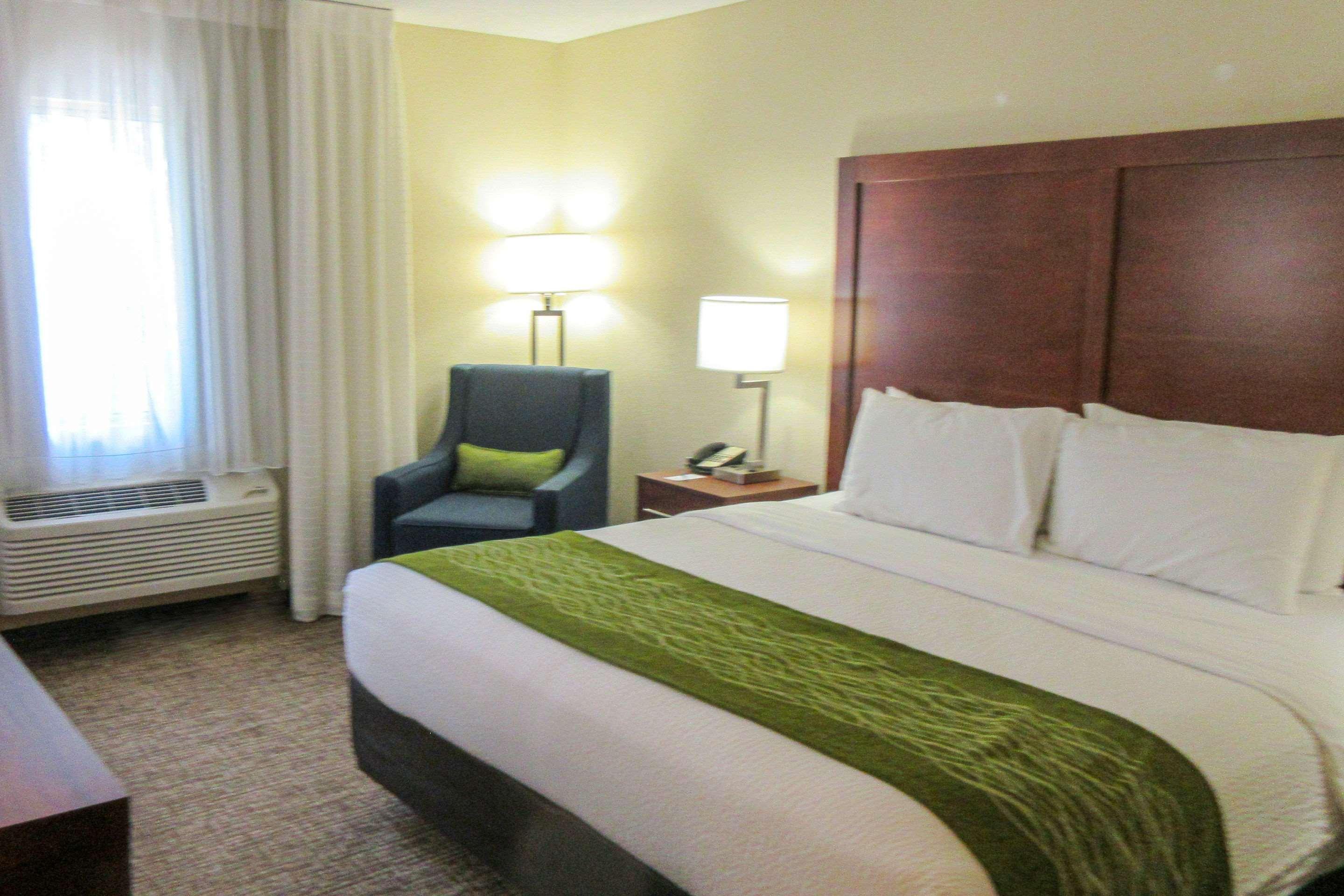 Comfort Inn & Suites Phoenix North - Deer Valley Extérieur photo
