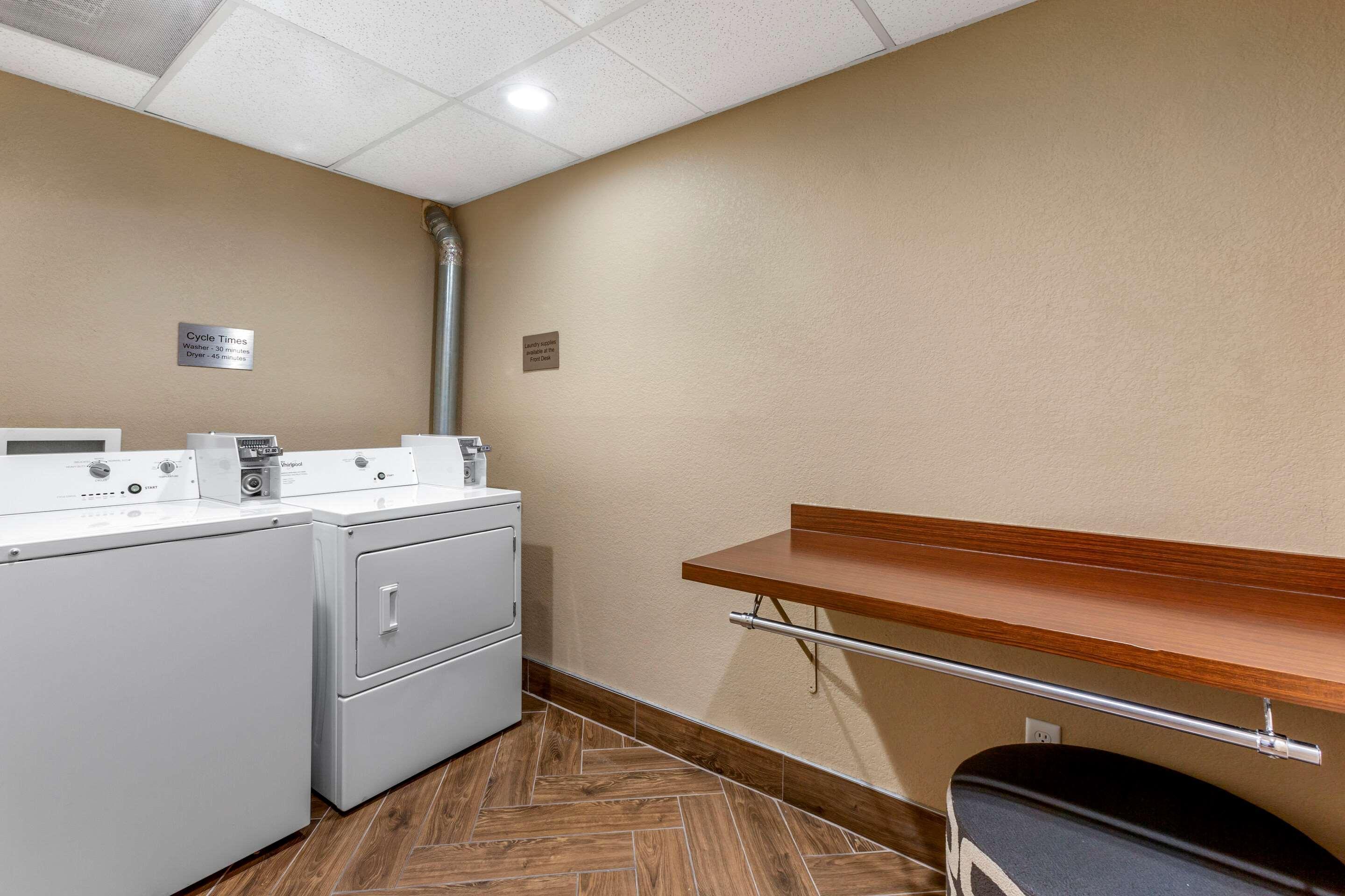 Comfort Inn & Suites Phoenix North - Deer Valley Extérieur photo