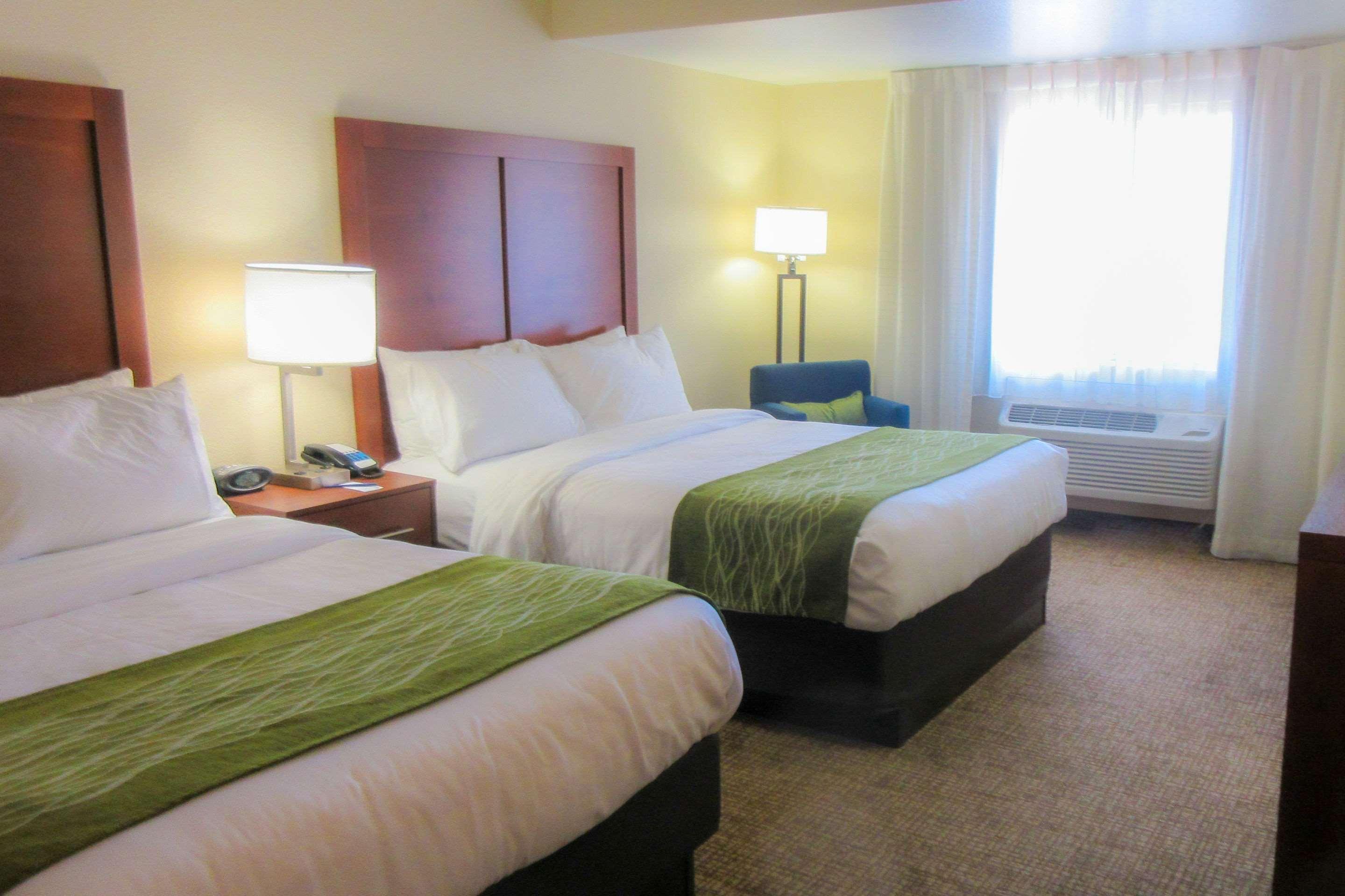 Comfort Inn & Suites Phoenix North - Deer Valley Extérieur photo