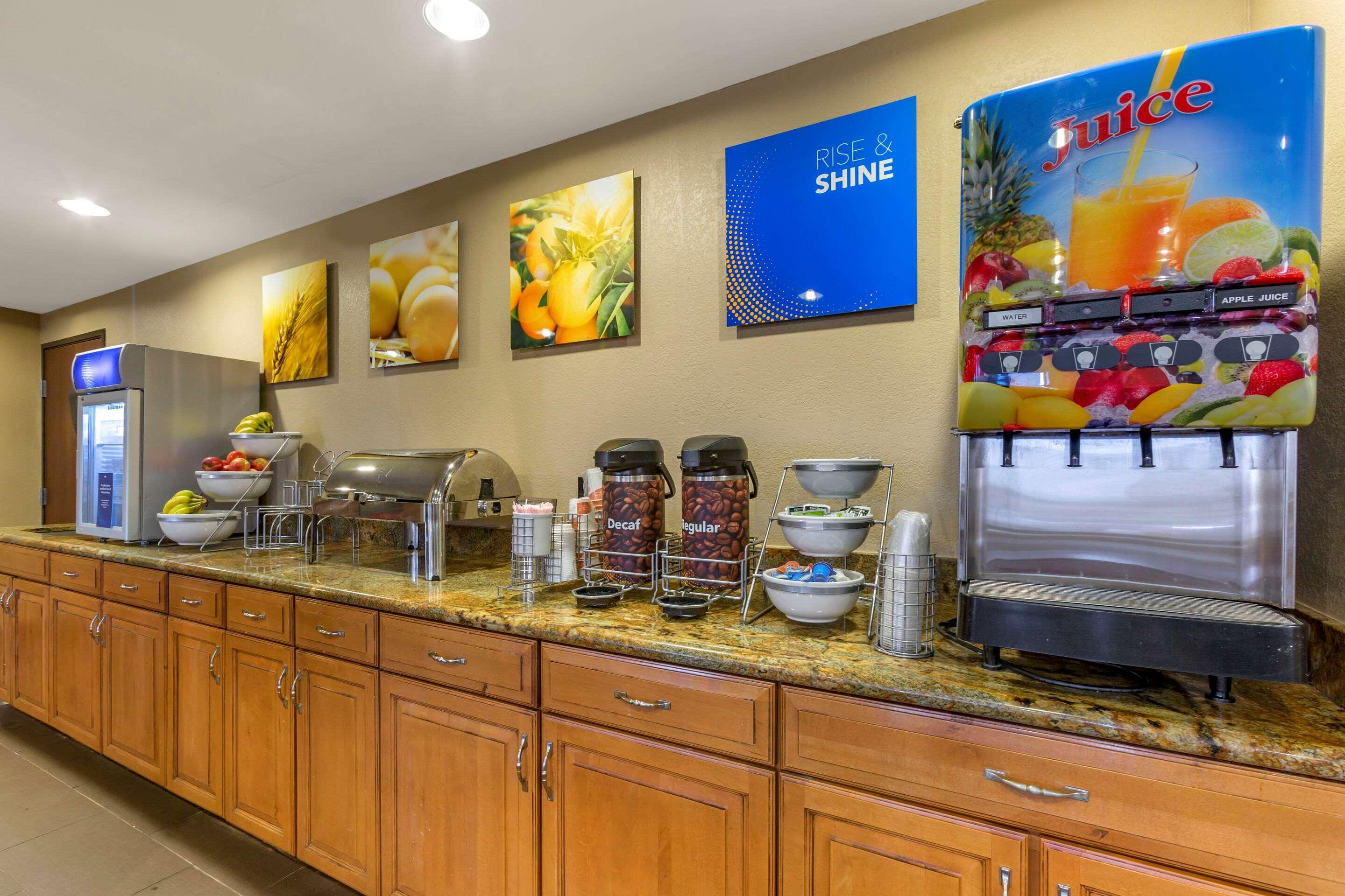 Comfort Inn & Suites Phoenix North - Deer Valley Extérieur photo