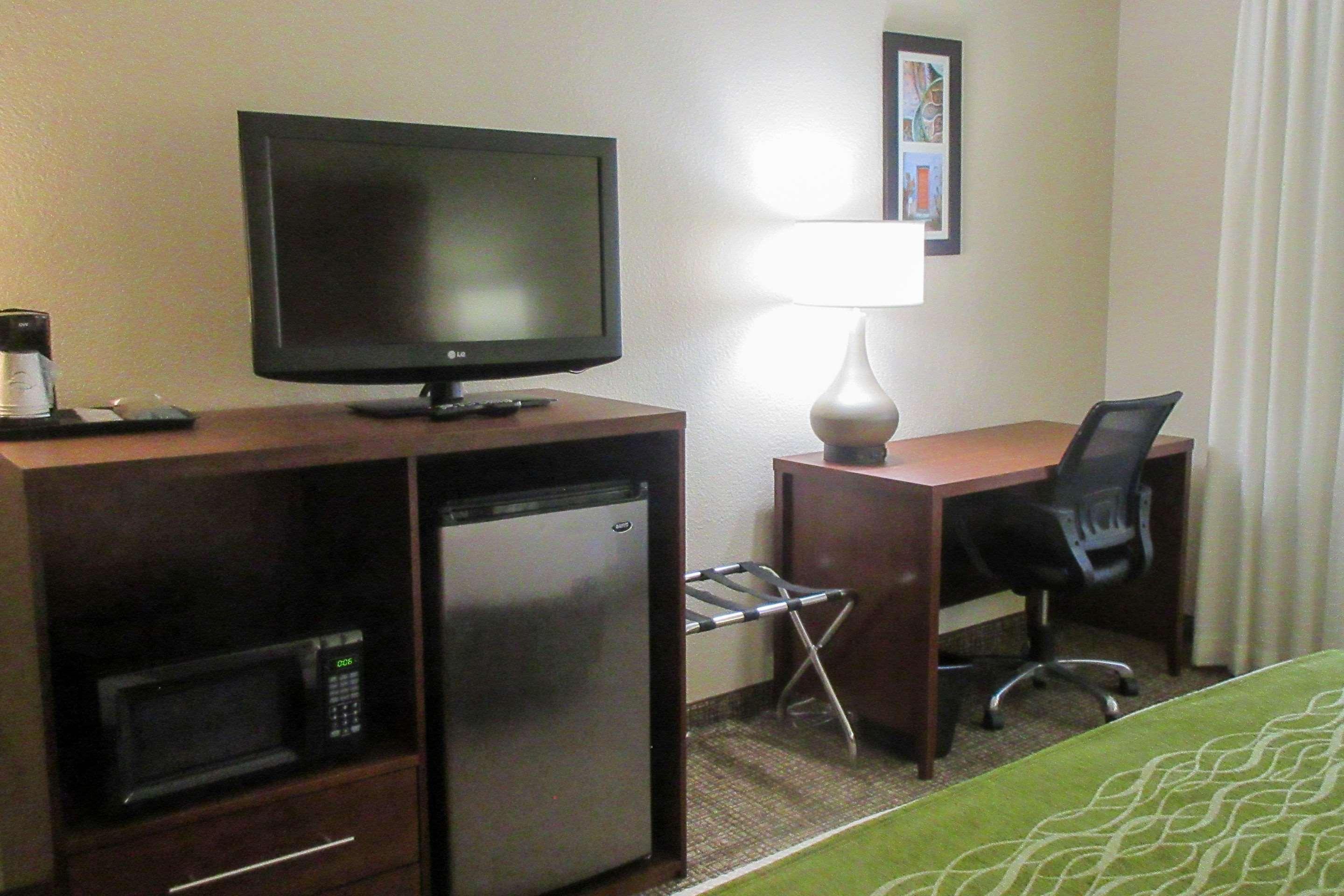 Comfort Inn & Suites Phoenix North - Deer Valley Extérieur photo