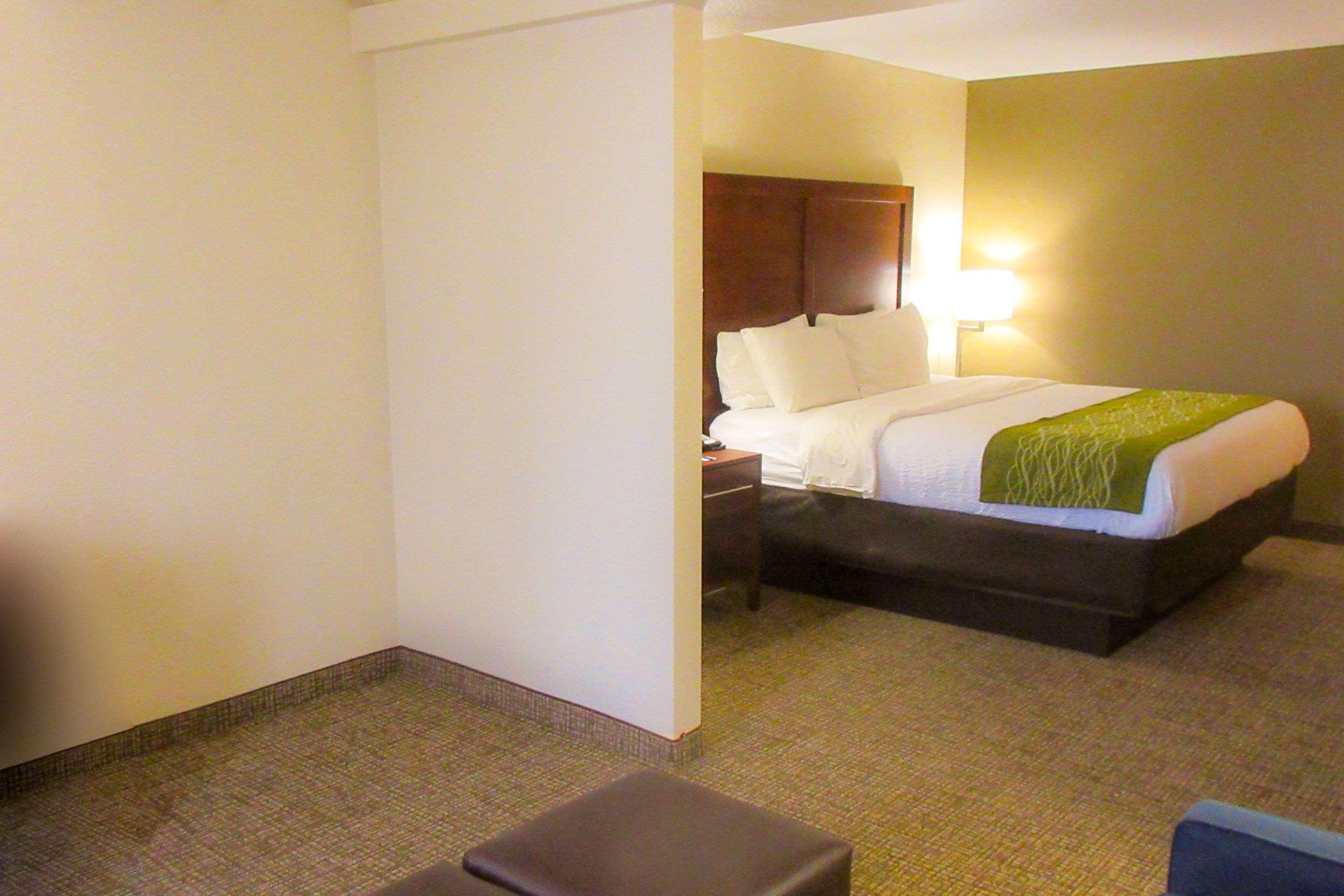 Comfort Inn & Suites Phoenix North - Deer Valley Extérieur photo
