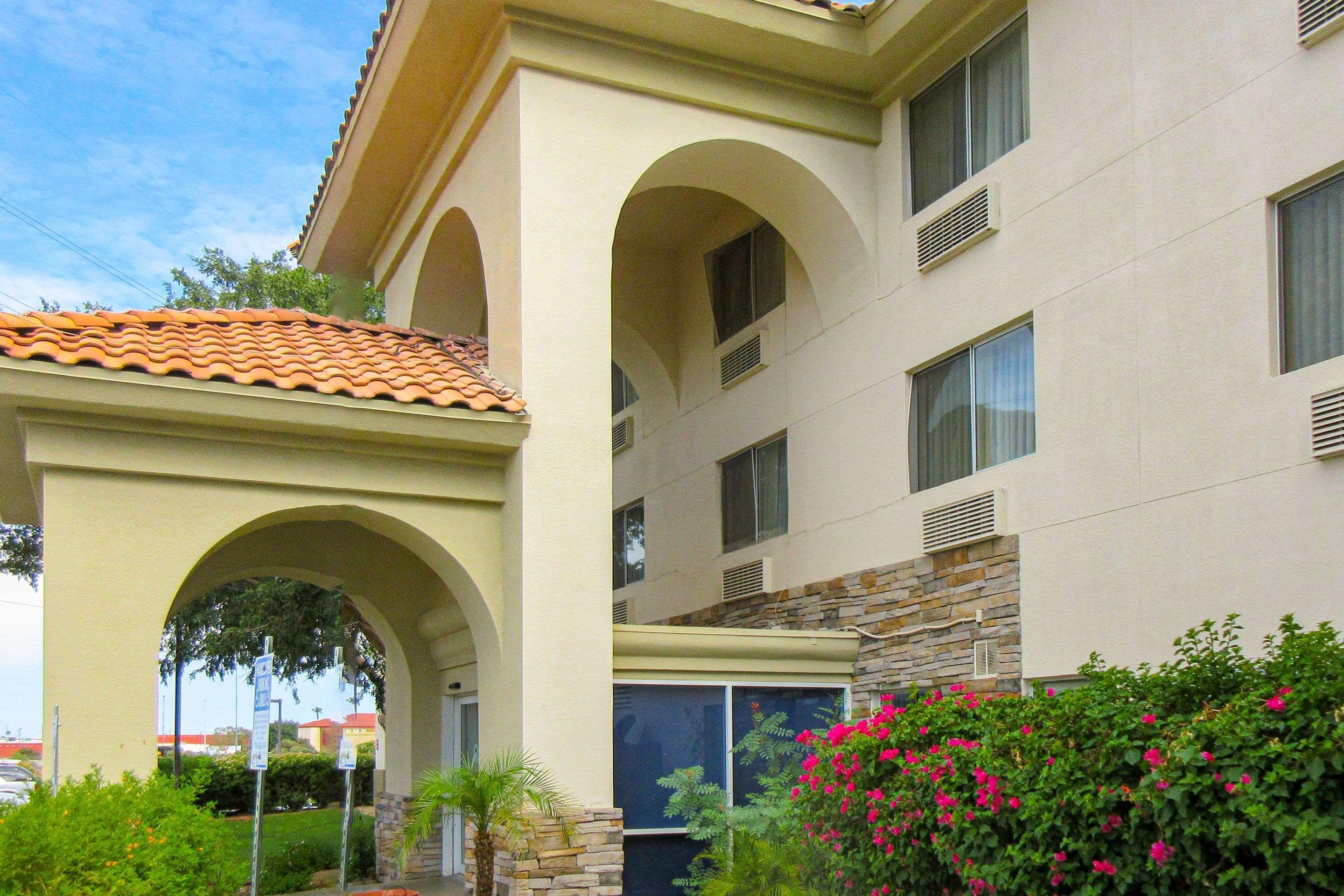 Comfort Inn & Suites Phoenix North - Deer Valley Extérieur photo