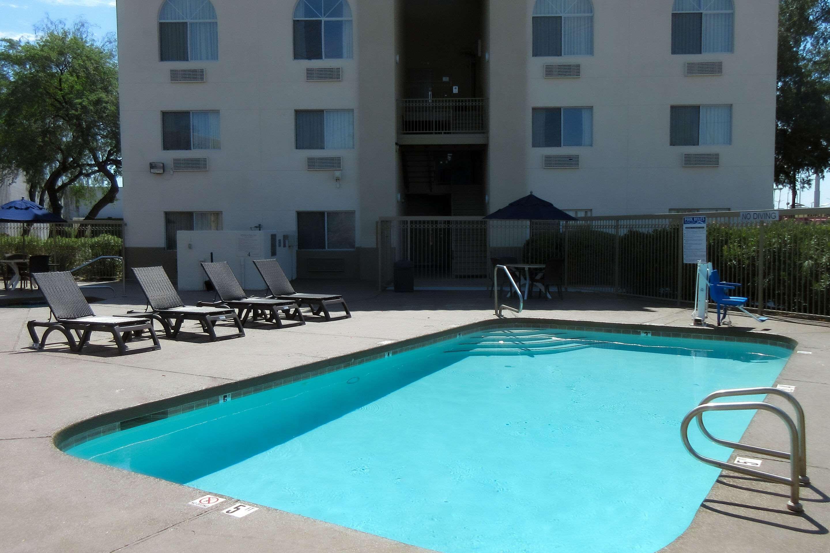Comfort Inn & Suites Phoenix North - Deer Valley Extérieur photo