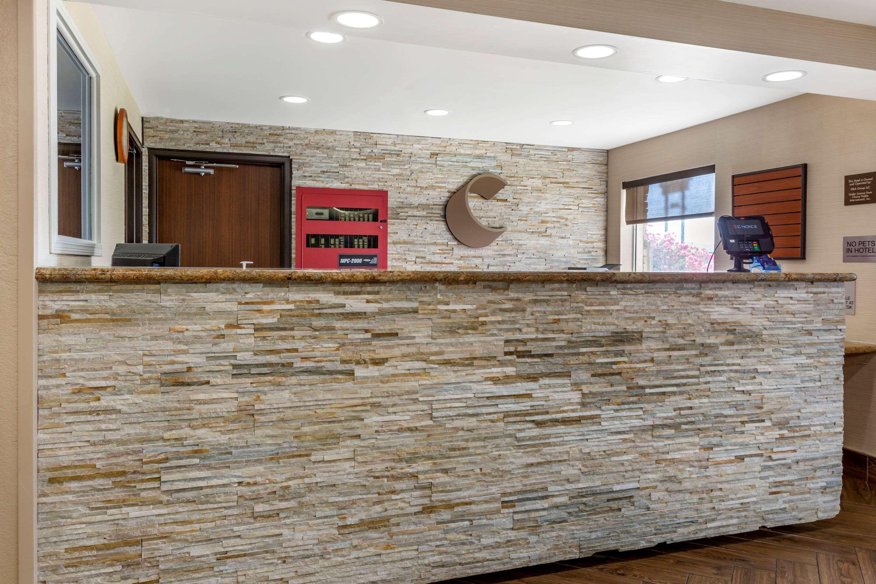 Comfort Inn & Suites Phoenix North - Deer Valley Extérieur photo