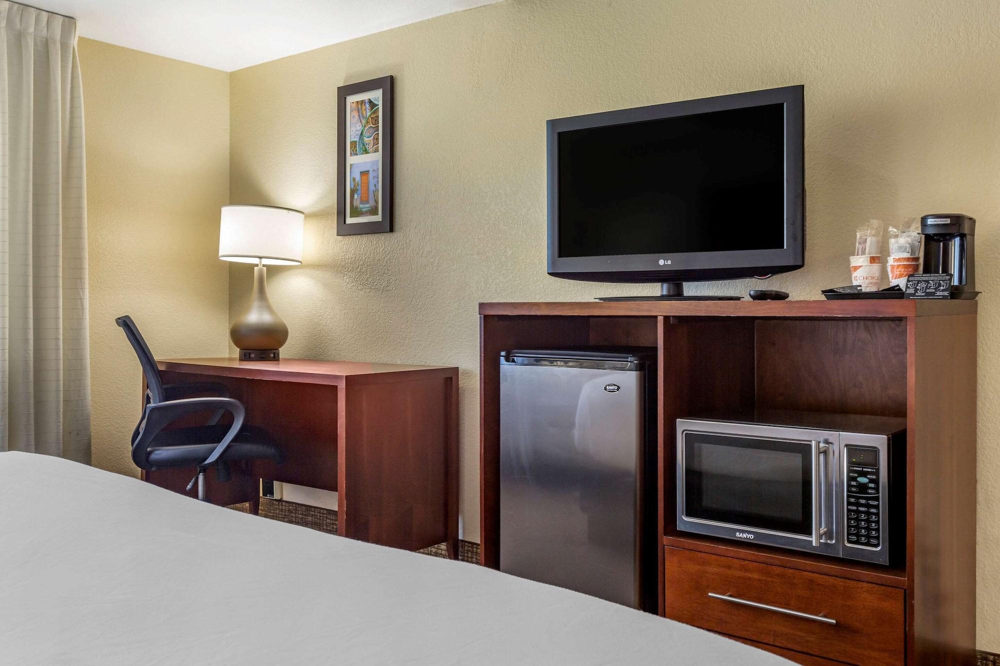 Comfort Inn & Suites Phoenix North - Deer Valley Extérieur photo