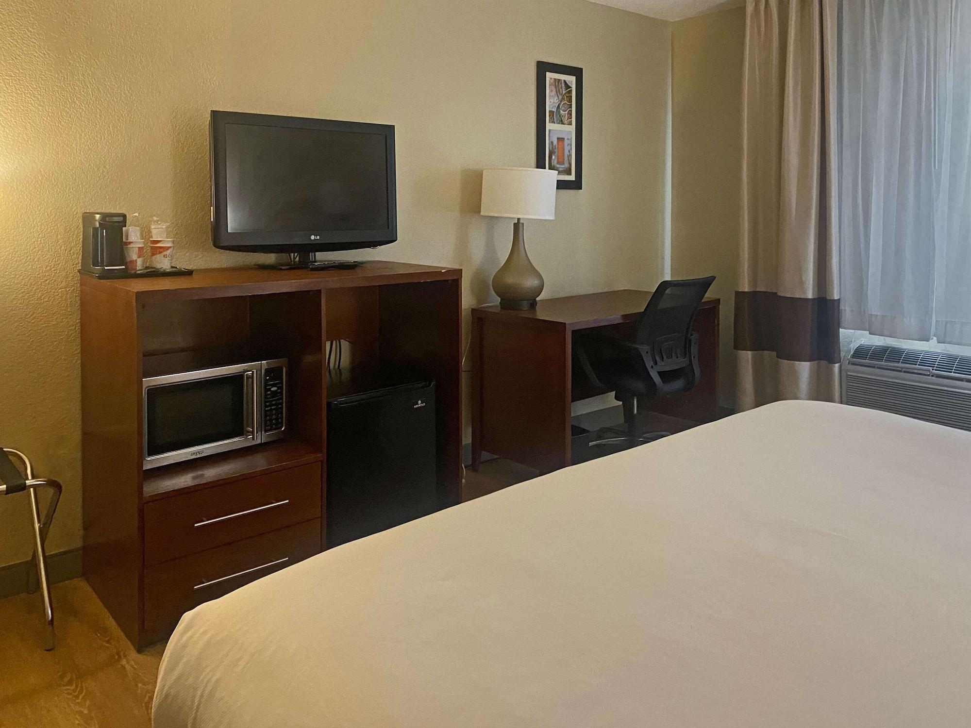 Comfort Inn & Suites Phoenix North - Deer Valley Extérieur photo