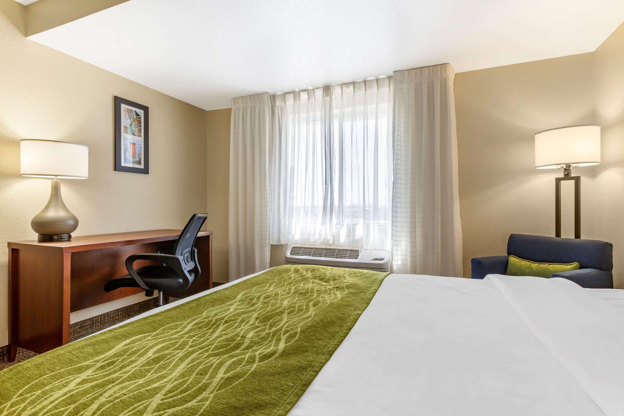 Comfort Inn & Suites Phoenix North - Deer Valley Extérieur photo